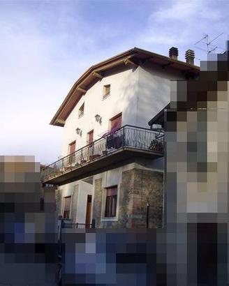 Villa di 240 m² con più di 5 locali e box auto a B