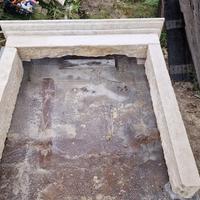 Cornice camino in pietra antica