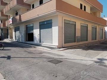 Ampio locale commerciale disponibile