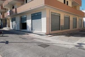 Ampio locale commerciale disponibile