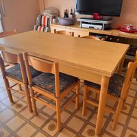 Tavolo legno 150 euro  + 8 sedie legno 100 euro