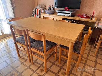 Tavolo legno 150 euro  + 8 sedie legno 100 euro