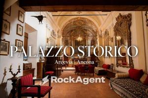 Palazzo / Stabile di 288 m² con più di 5 locali a 