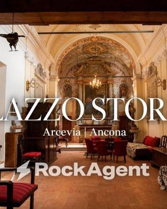Palazzo / Stabile di 288 m² con più di 5 locali a 