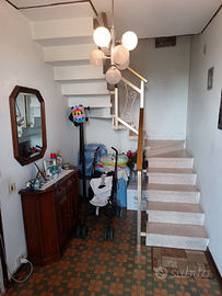 Mezza bifamiliare libera da subito