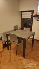 tavolo cucina nuovo + sedie