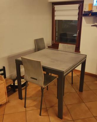 tavolo cucina nuovo + sedie
