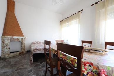 3 LOCALI A TORTORETO