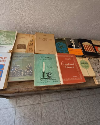 Stock lotto vecchi libri 