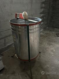 Smielatore con grande contenitore in acciaio
