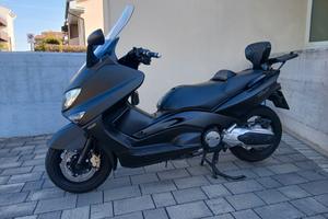 Yamaha T Max Black +led +bauletto ...permuto con a