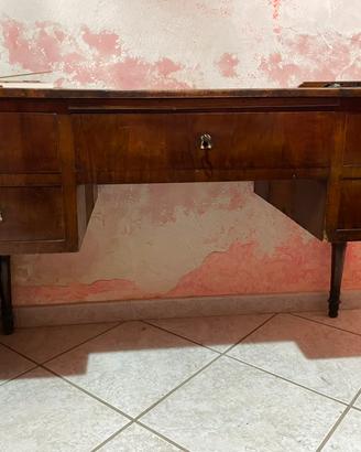 Scrivania del Novecento