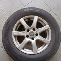 Cerchi in lega con gomme invernali Nexen 215/70/16