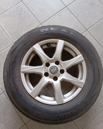 Cerchi in lega con gomme invernali Nexen 215/70/16