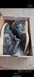 Jordan 1 mid 38,5 grigio chiaro e grigio scuro.