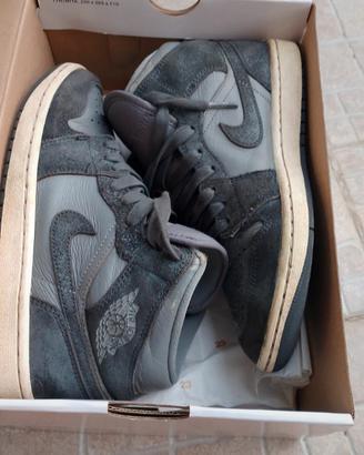 Jordan 1 mid 38,5 grigio chiaro e grigio scuro.