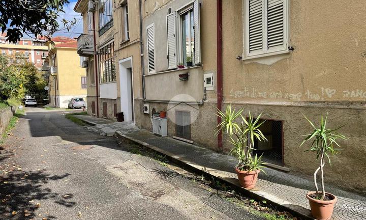 2 LOCALI A COSENZA