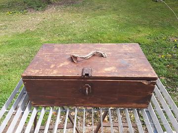 scatola o valigia d'epoca in legno
