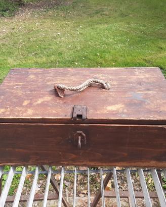 scatola o valigia d'epoca in legno