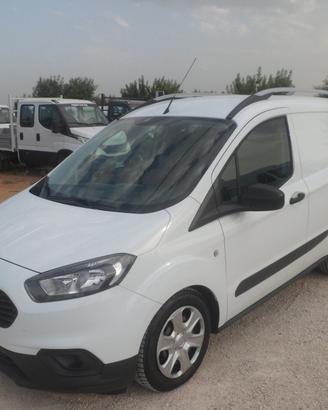 Ford Transit Courier furgone