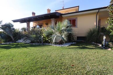 VILLA SINGOLA A TORTORETO