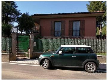 Villa a Annone di Brianza, 5 locali