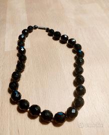 Collana vintage con pietre nere sfaccettate
