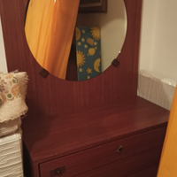 Cassettiera con specchio