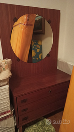 Cassettiera con specchio