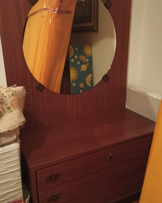 Cassettiera con specchio