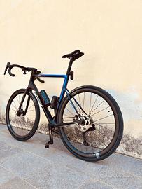 Basso Astra 105 Di2 tg.56 con Ruote Microtech RE38