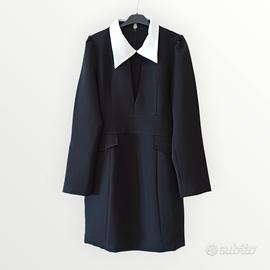 abito nero con scollatura
