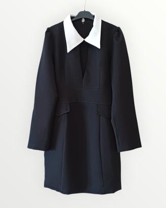 abito nero con scollatura