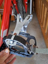 fermapiedi pedali bicicletta 