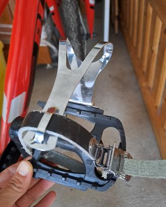 fermapiedi pedali bicicletta 