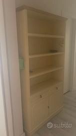 Scaffale con cassetti in legno