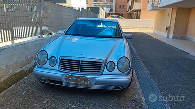 Mercedes classe E 200 compressor con impianto GPL