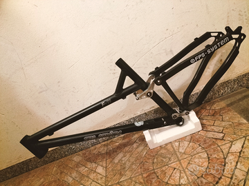 Telaio Enduro zumbi cycles f-11 26" mai usato