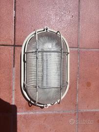 Lampada industriale vintage da parete con griglia