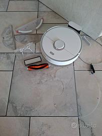 robot aspirapolvere e lavapavimenti