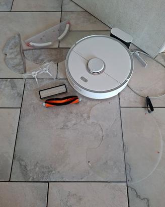robot aspirapolvere e lavapavimenti
