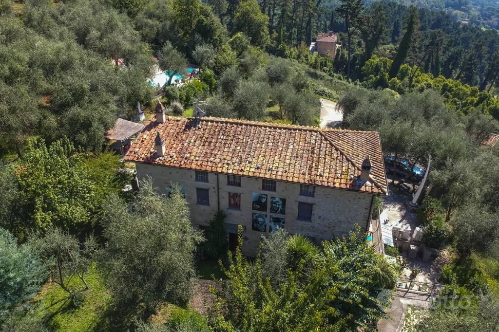 Rustico / Casale di 515 m² con più di 5 locali a C - Vista 3