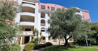 QUADRILOCALE CON CANTINA E POSTO AUTO