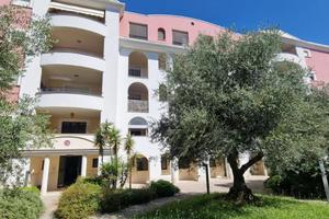 QUADRILOCALE CON CANTINA E POSTO AUTO