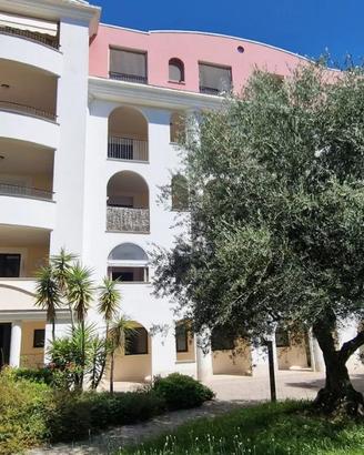 QUADRILOCALE CON CANTINA E POSTO AUTO