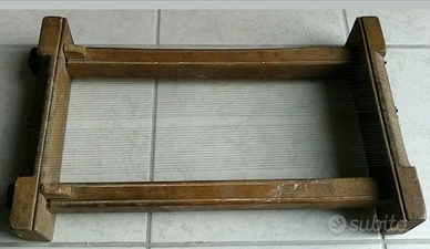 Antico telaio in legno per pasta spaghetti chitarr