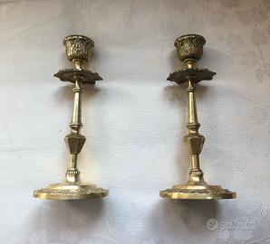 Coppia di candelabri antichi in ottone liturgici