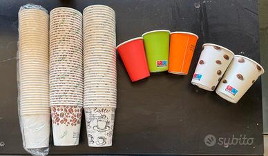 Bicchieri, cannucce e ciotole