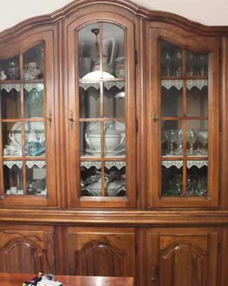 Buffet con vetrina in noce 