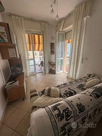 Ceriale bilocale vicino al mare con parcheggio